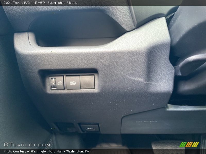 Super White / Black 2021 Toyota RAV4 LE AWD