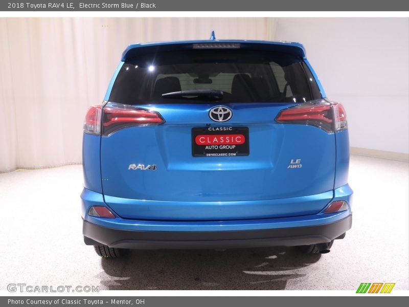 Electric Storm Blue / Black 2018 Toyota RAV4 LE