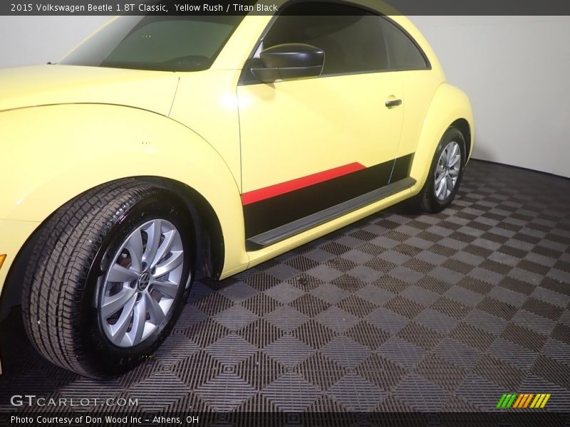 Yellow Rush / Titan Black 2015 Volkswagen Beetle 1.8T Classic