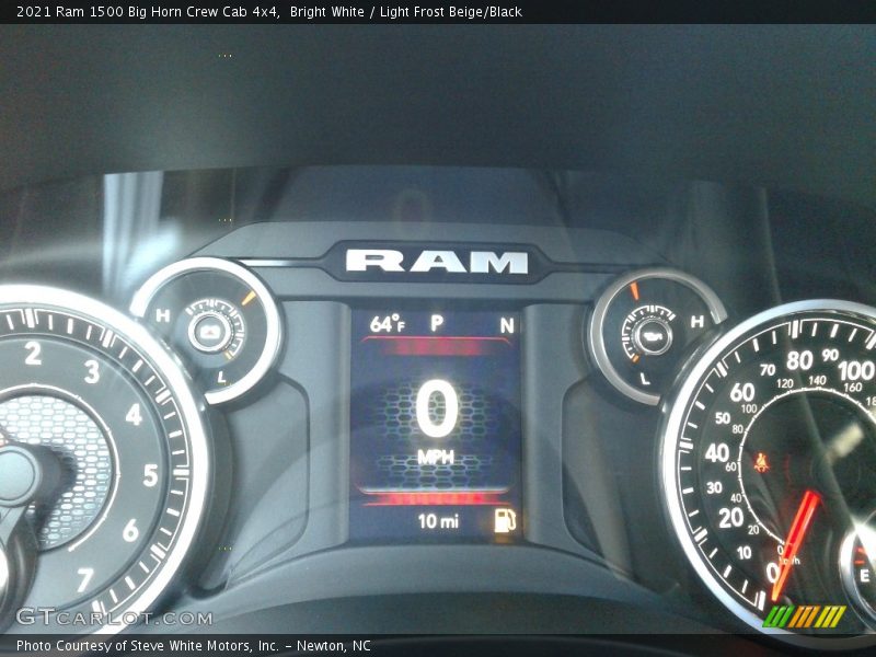 Bright White / Light Frost Beige/Black 2021 Ram 1500 Big Horn Crew Cab 4x4