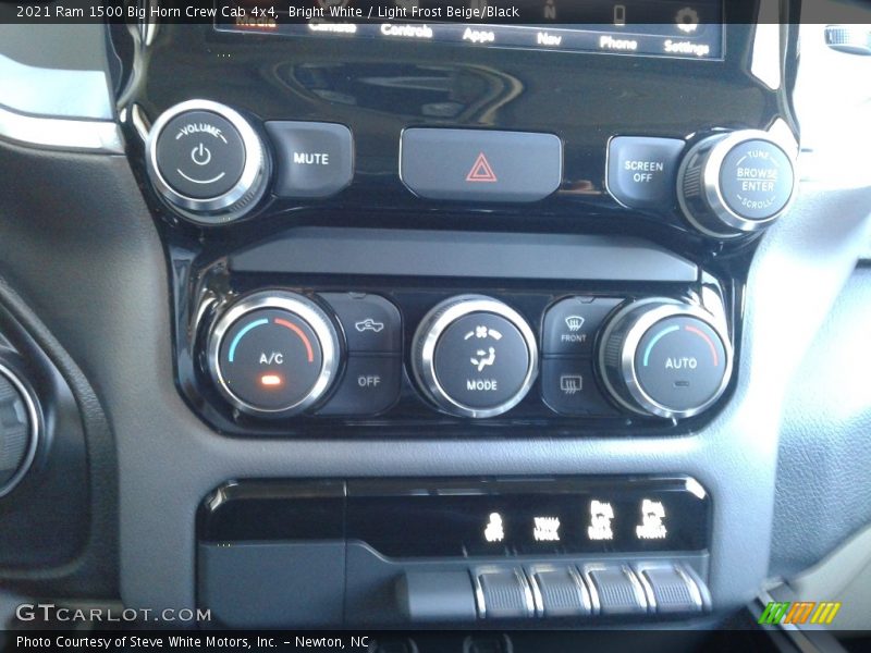 Bright White / Light Frost Beige/Black 2021 Ram 1500 Big Horn Crew Cab 4x4