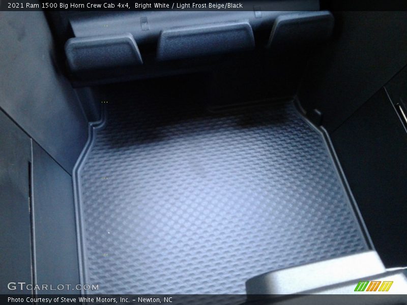 Bright White / Light Frost Beige/Black 2021 Ram 1500 Big Horn Crew Cab 4x4