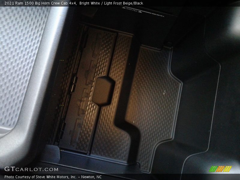 Bright White / Light Frost Beige/Black 2021 Ram 1500 Big Horn Crew Cab 4x4