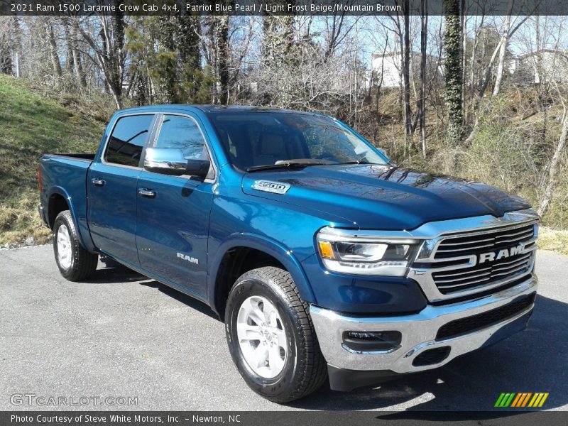 Front 3/4 View of 2021 1500 Laramie Crew Cab 4x4