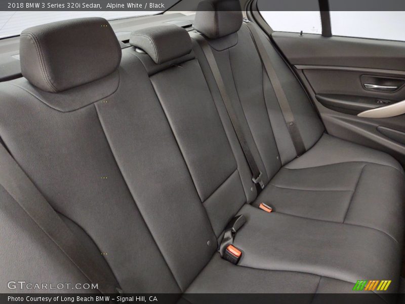 Alpine White / Black 2018 BMW 3 Series 320i Sedan