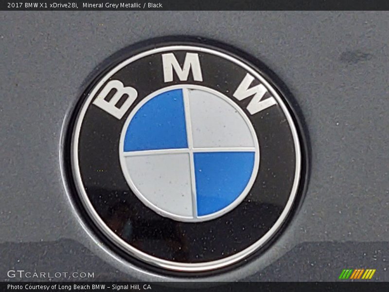 Mineral Grey Metallic / Black 2017 BMW X1 xDrive28i