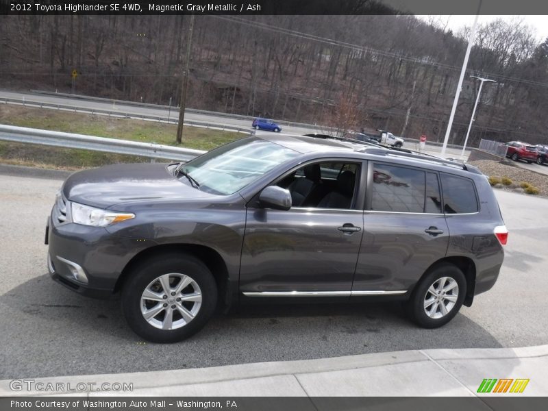 Magnetic Gray Metallic / Ash 2012 Toyota Highlander SE 4WD