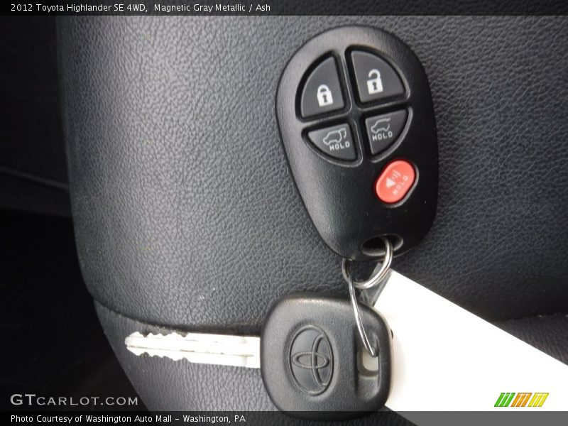 Magnetic Gray Metallic / Ash 2012 Toyota Highlander SE 4WD