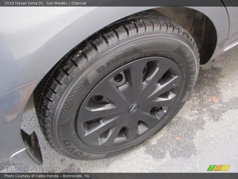 Gun Metallic / Charcoal 2019 Nissan Versa SV