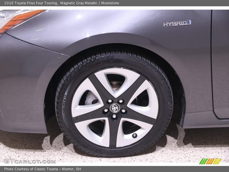 Magnetic Gray Metallic / Moonstone 2016 Toyota Prius Four Touring