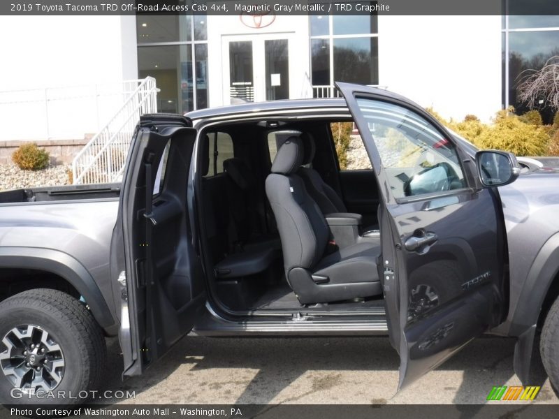 Magnetic Gray Metallic / TRD Graphite 2019 Toyota Tacoma TRD Off-Road Access Cab 4x4