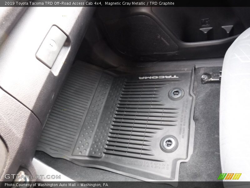 Magnetic Gray Metallic / TRD Graphite 2019 Toyota Tacoma TRD Off-Road Access Cab 4x4