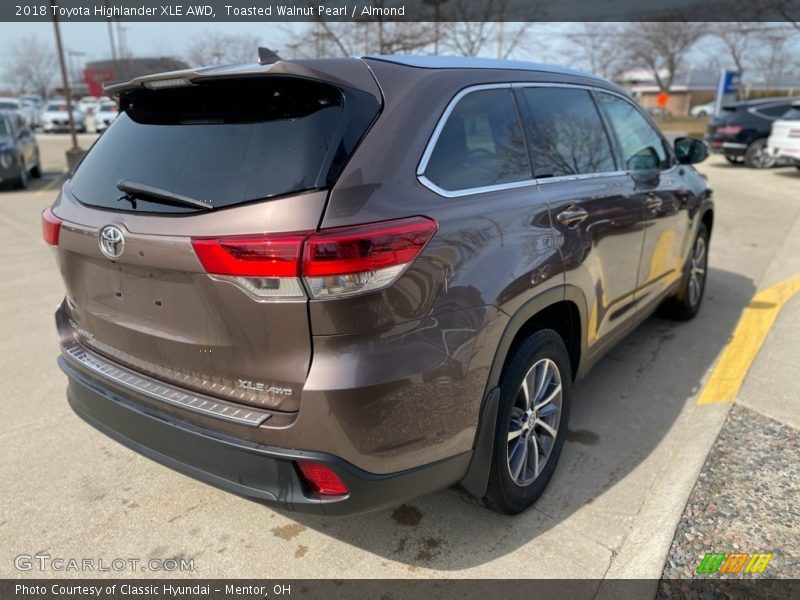 Toasted Walnut Pearl / Almond 2018 Toyota Highlander XLE AWD