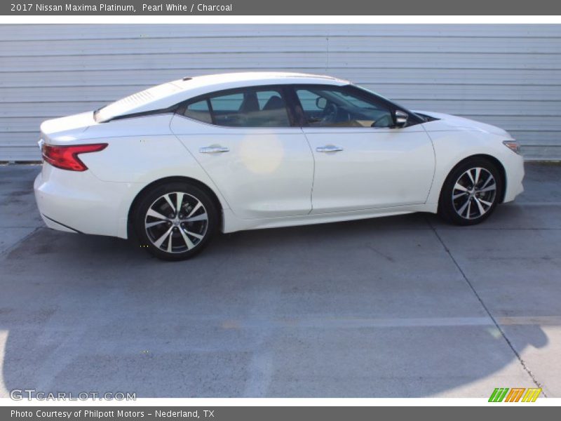 Pearl White / Charcoal 2017 Nissan Maxima Platinum