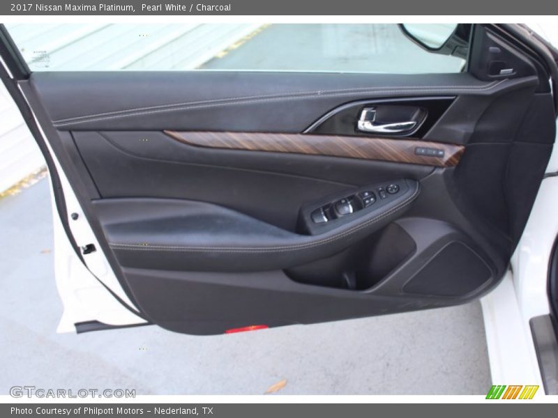 Pearl White / Charcoal 2017 Nissan Maxima Platinum