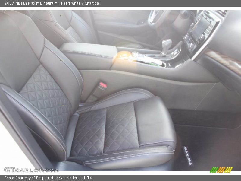Pearl White / Charcoal 2017 Nissan Maxima Platinum