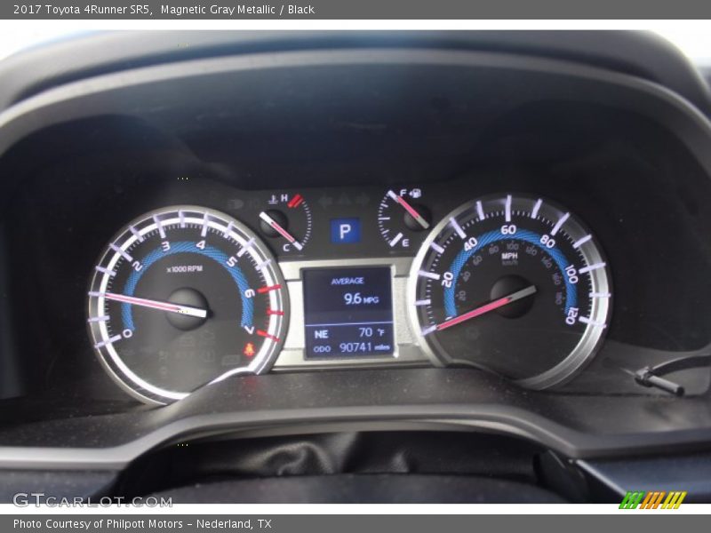 Magnetic Gray Metallic / Black 2017 Toyota 4Runner SR5