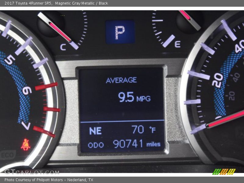 Magnetic Gray Metallic / Black 2017 Toyota 4Runner SR5