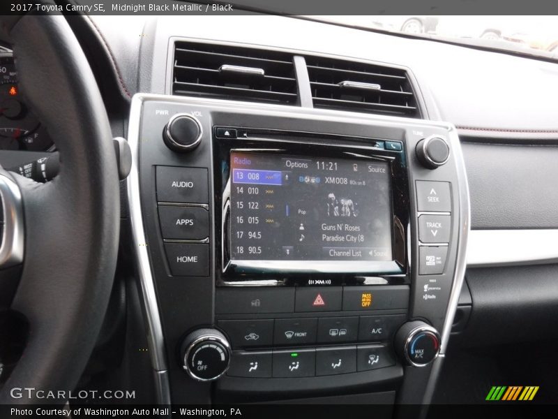 Midnight Black Metallic / Black 2017 Toyota Camry SE