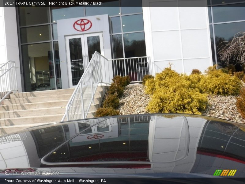 Midnight Black Metallic / Black 2017 Toyota Camry SE
