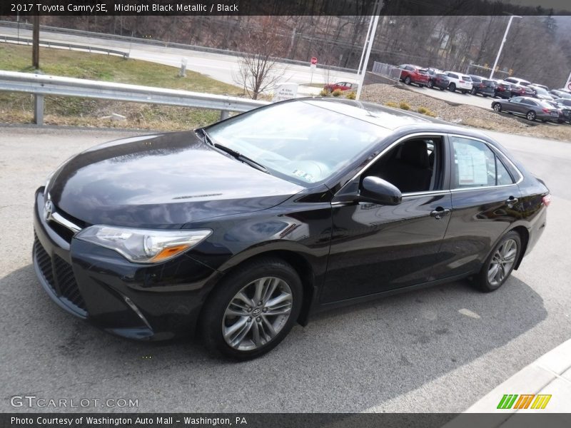 Midnight Black Metallic / Black 2017 Toyota Camry SE