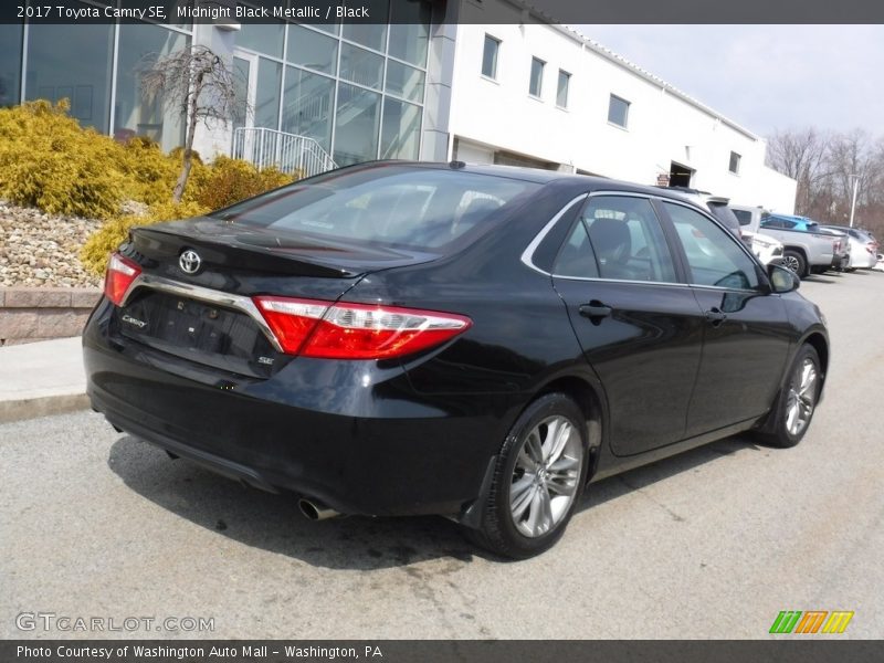 Midnight Black Metallic / Black 2017 Toyota Camry SE