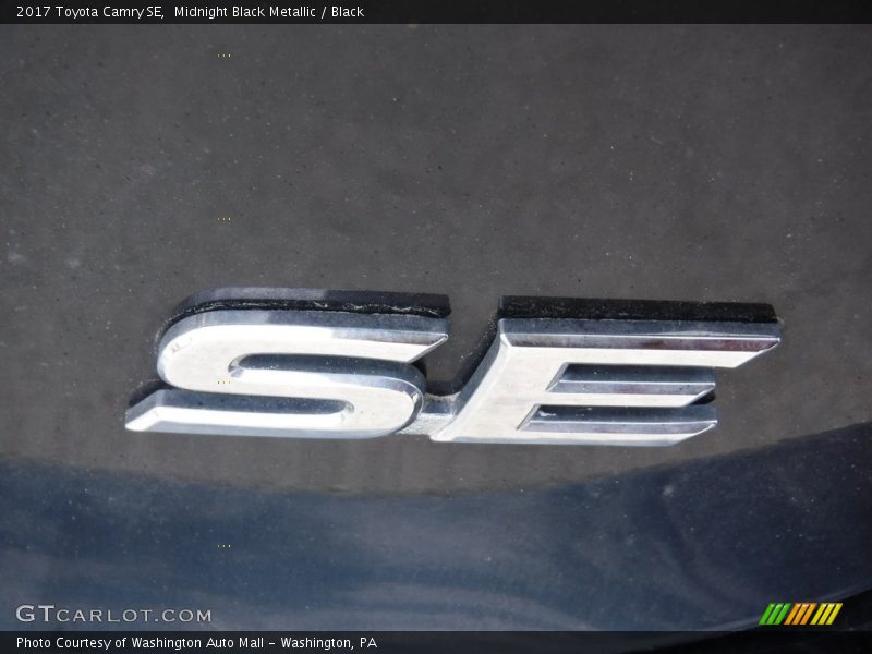 Midnight Black Metallic / Black 2017 Toyota Camry SE