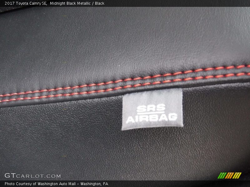 Midnight Black Metallic / Black 2017 Toyota Camry SE