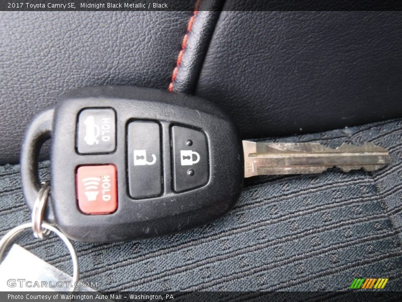 Midnight Black Metallic / Black 2017 Toyota Camry SE