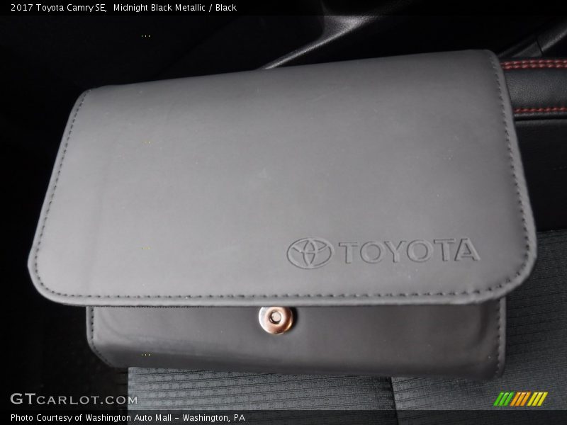 Midnight Black Metallic / Black 2017 Toyota Camry SE