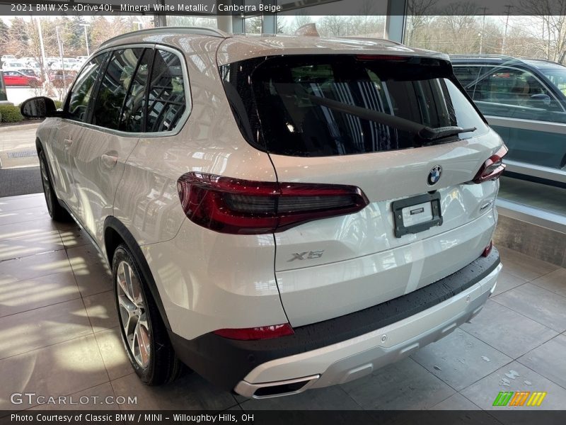 Mineral White Metallic / Canberra Beige 2021 BMW X5 xDrive40i