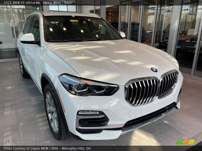 Alpine White / Black 2021 BMW X5 xDrive40i