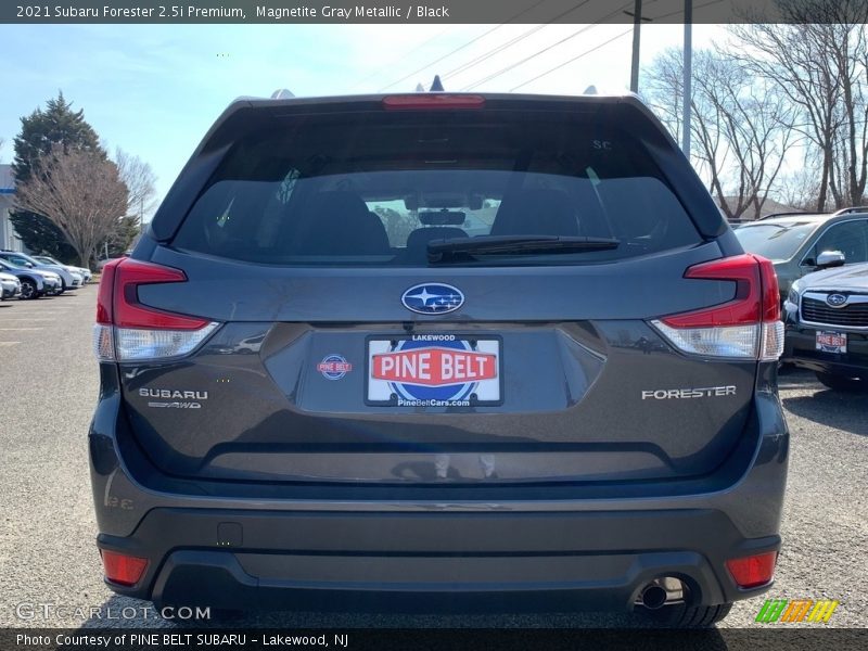 Magnetite Gray Metallic / Black 2021 Subaru Forester 2.5i Premium
