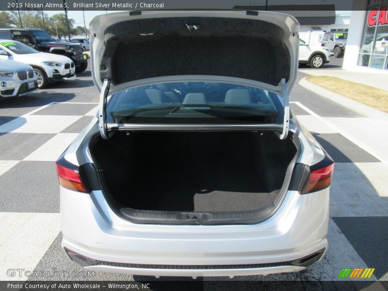 Brilliant Silver Metallic / Charcoal 2019 Nissan Altima S