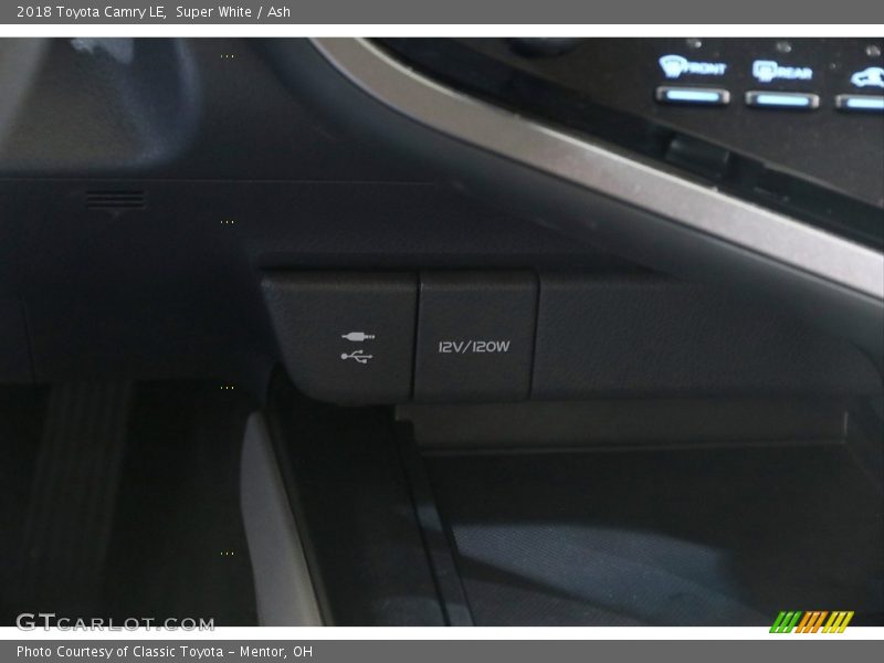 Super White / Ash 2018 Toyota Camry LE