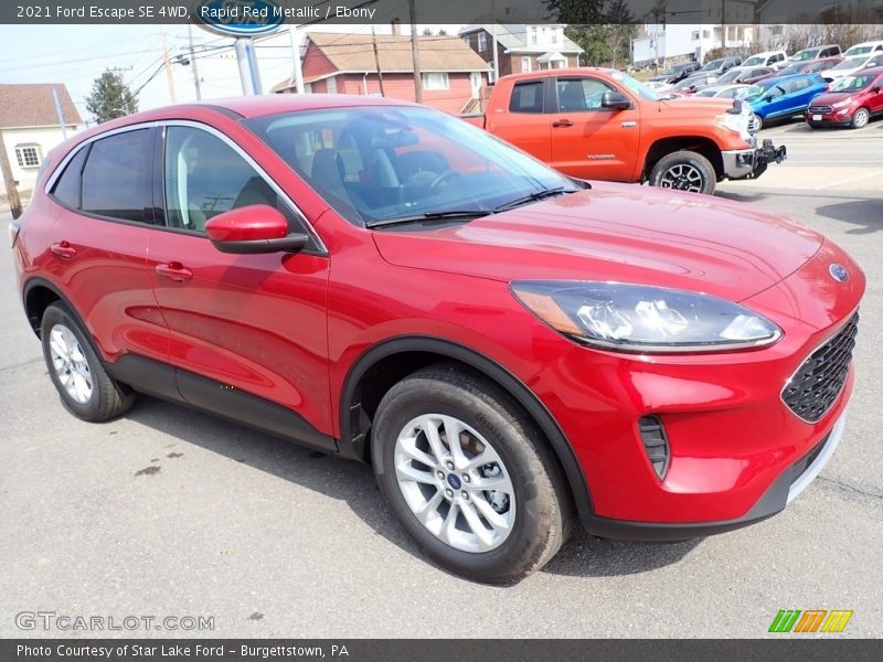Front 3/4 View of 2021 Escape SE 4WD