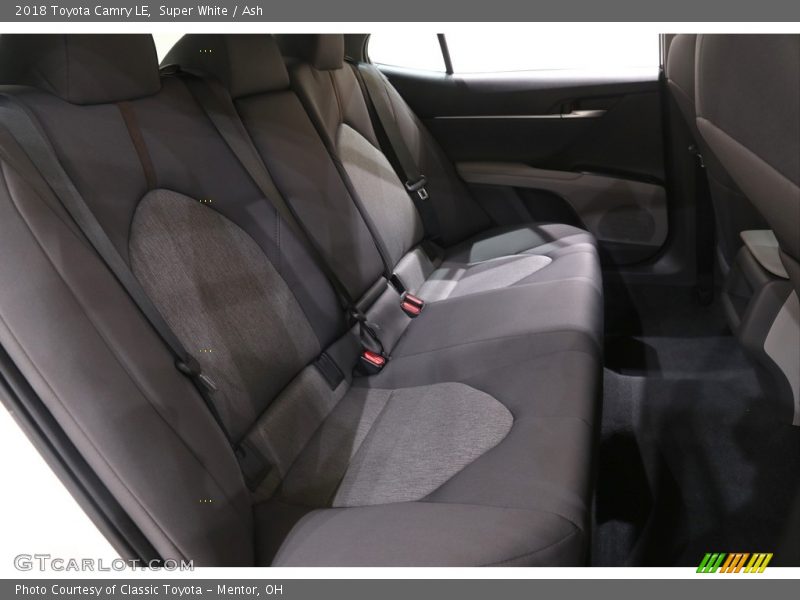 Super White / Ash 2018 Toyota Camry LE
