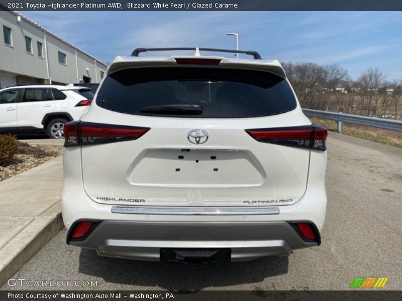 Blizzard White Pearl / Glazed Caramel 2021 Toyota Highlander Platinum AWD