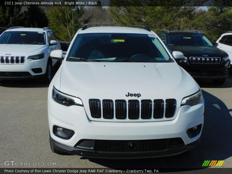 Bright White / Black 2021 Jeep Cherokee Altitude 4x4