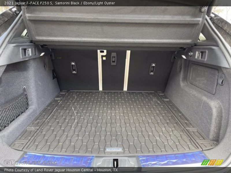  2021 F-PACE P250 S Trunk