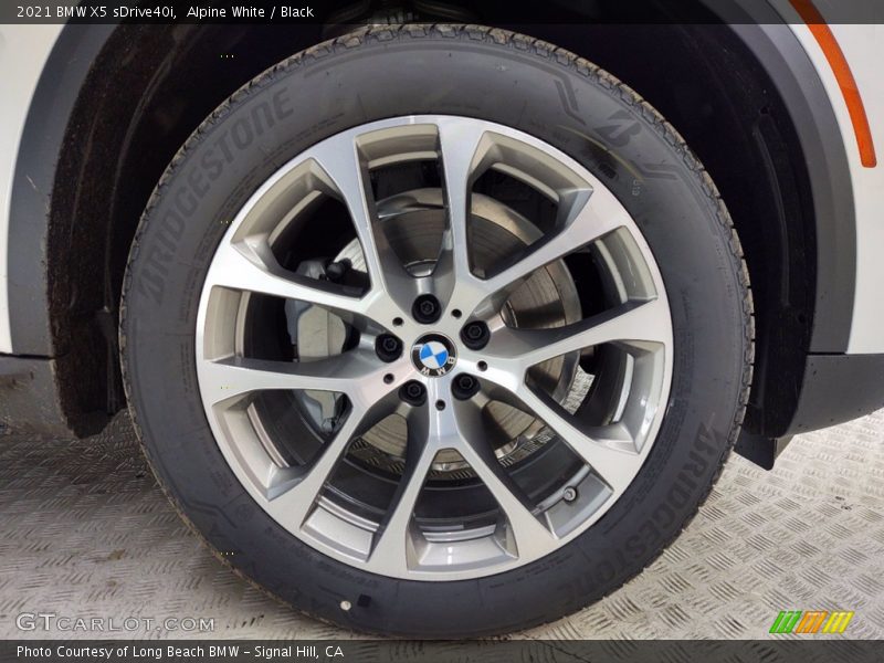 Alpine White / Black 2021 BMW X5 sDrive40i