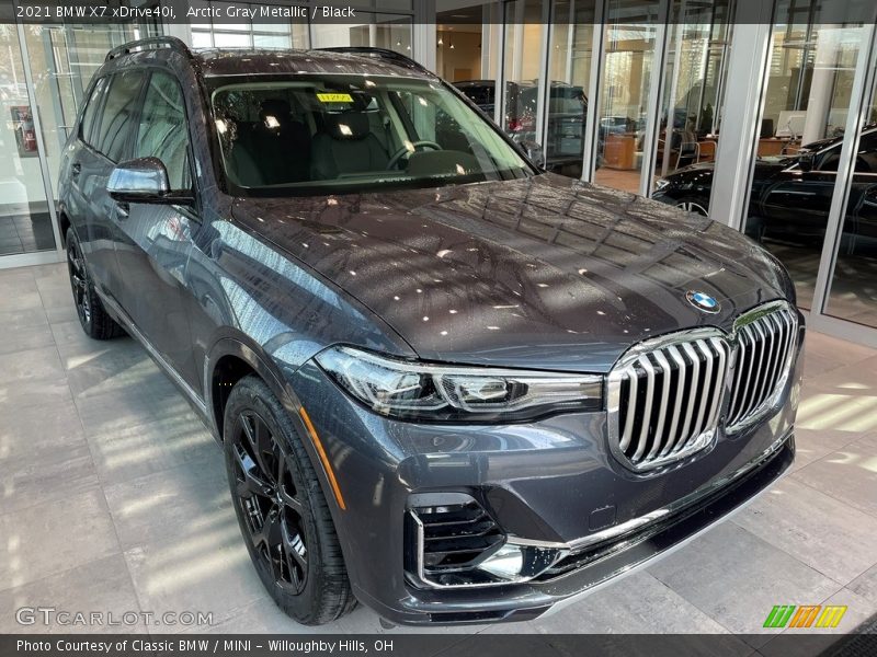 Arctic Gray Metallic / Black 2021 BMW X7 xDrive40i