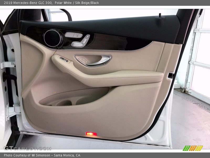 Polar White / Silk Beige/Black 2019 Mercedes-Benz GLC 300