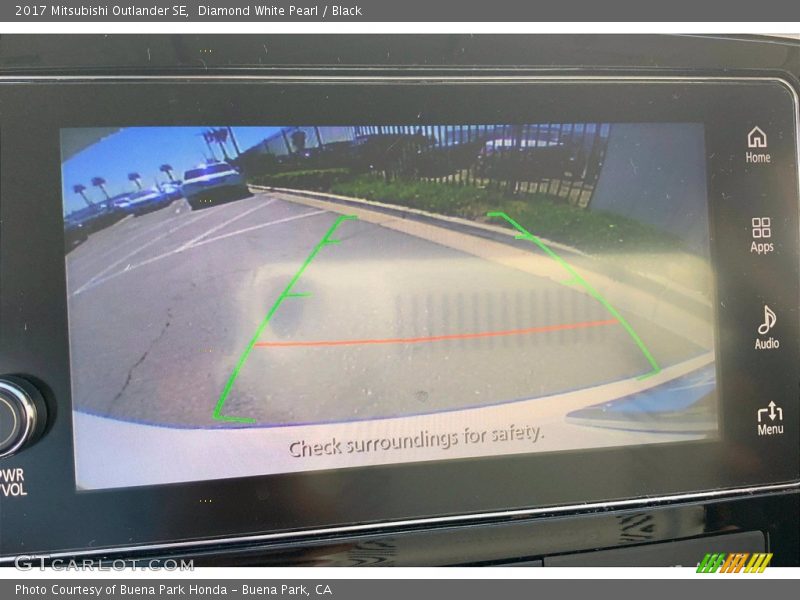Diamond White Pearl / Black 2017 Mitsubishi Outlander SE