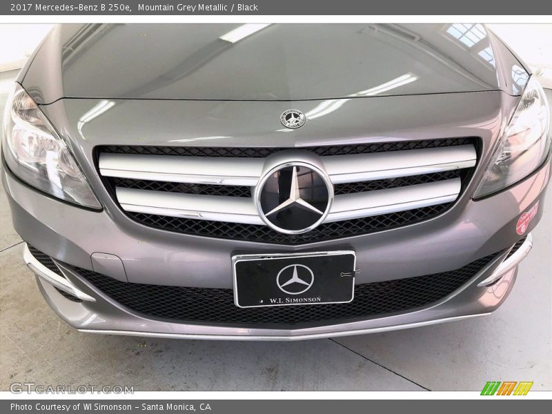 Mountain Grey Metallic / Black 2017 Mercedes-Benz B 250e