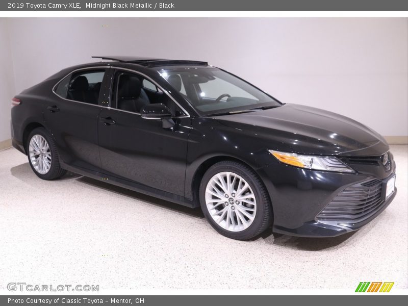 Midnight Black Metallic / Black 2019 Toyota Camry XLE