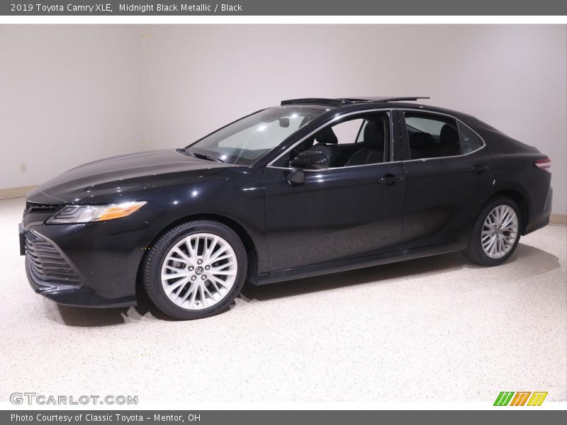 Midnight Black Metallic / Black 2019 Toyota Camry XLE