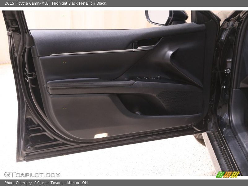 Midnight Black Metallic / Black 2019 Toyota Camry XLE