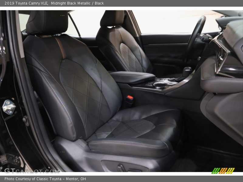 Midnight Black Metallic / Black 2019 Toyota Camry XLE