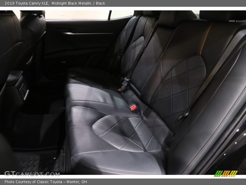 Midnight Black Metallic / Black 2019 Toyota Camry XLE